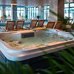 La Bella In Odyssey Pools Parking *