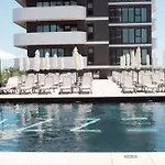 La Bella In Odyssey Pools Parking Lägenhet Năvodari